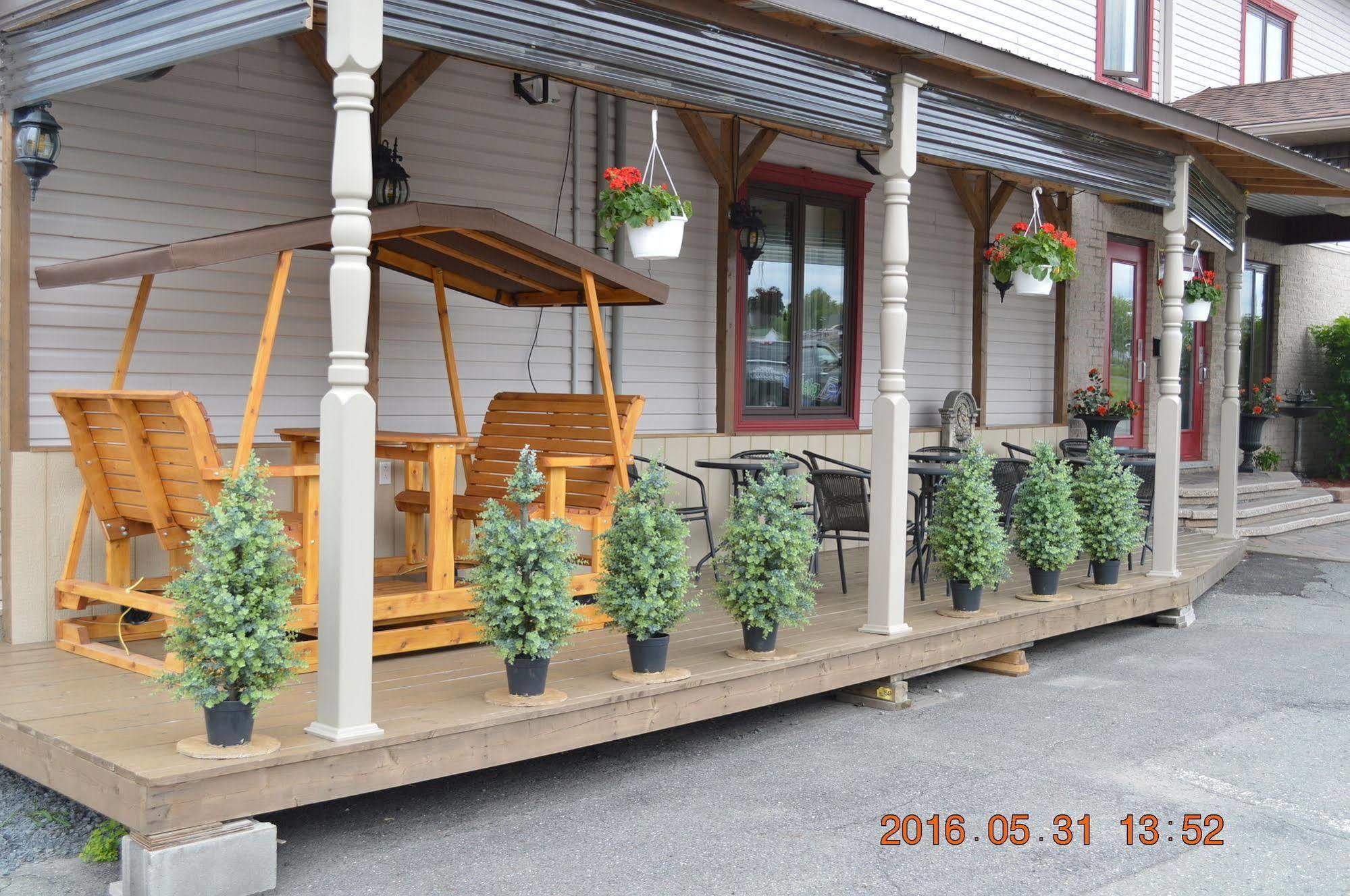 Motel-Auberge Helene Victoriaville Exterior photo