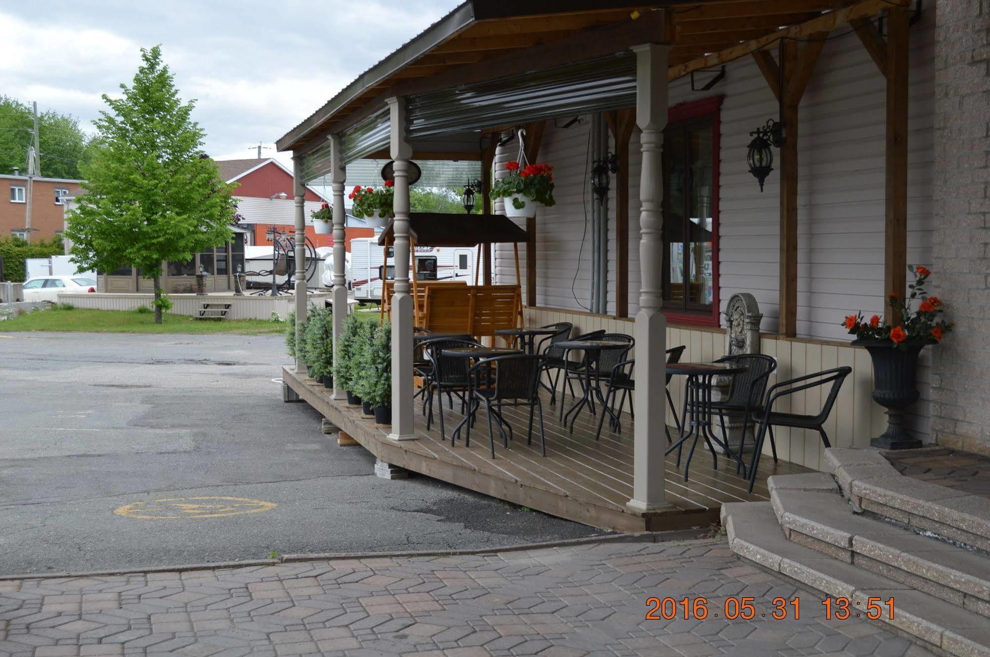 Motel-Auberge Helene Victoriaville Exterior photo